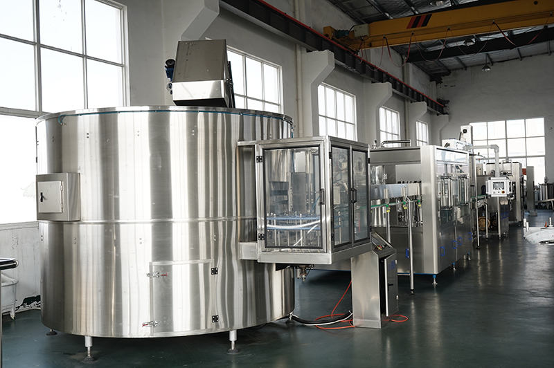 32头塑料瓶水灌装