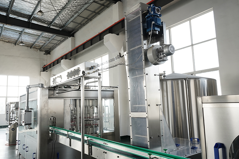 32头塑料瓶水灌装