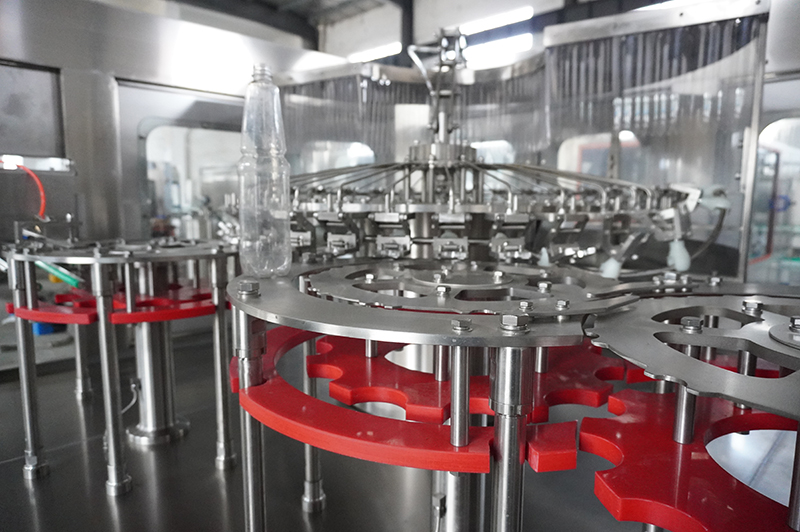 含气32头灌装机