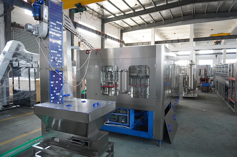 含气32头灌装机