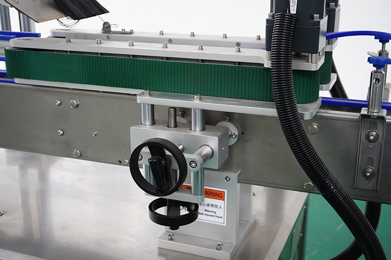 全伺服热熔胶贴标机