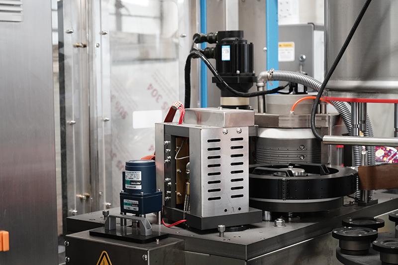 8头热熔胶贴标机