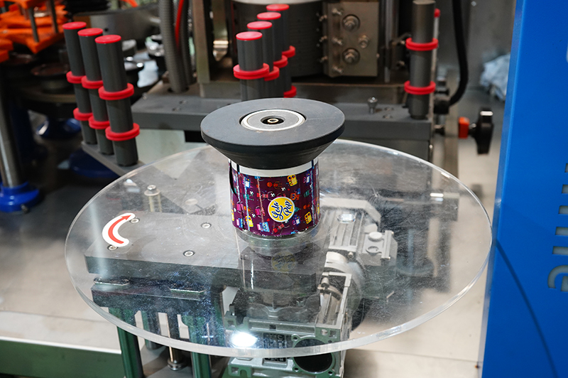 8头热熔胶贴标机