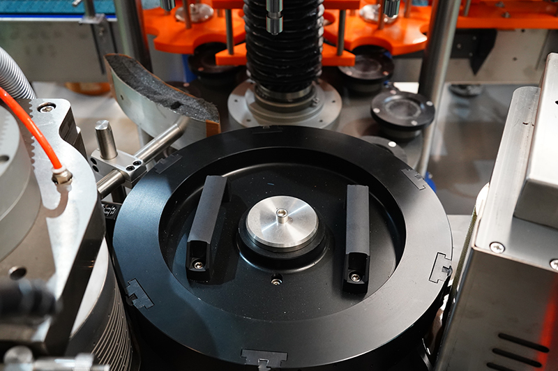 8头热熔胶贴标机