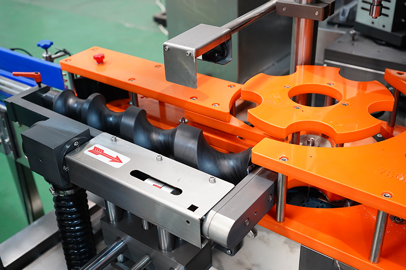 12头热熔胶贴标机