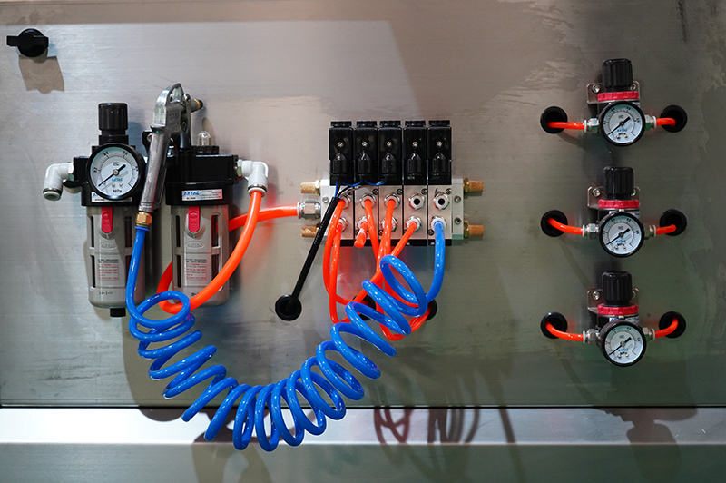 12头热熔胶贴标机