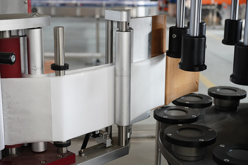 12头旋转式不干胶贴标机