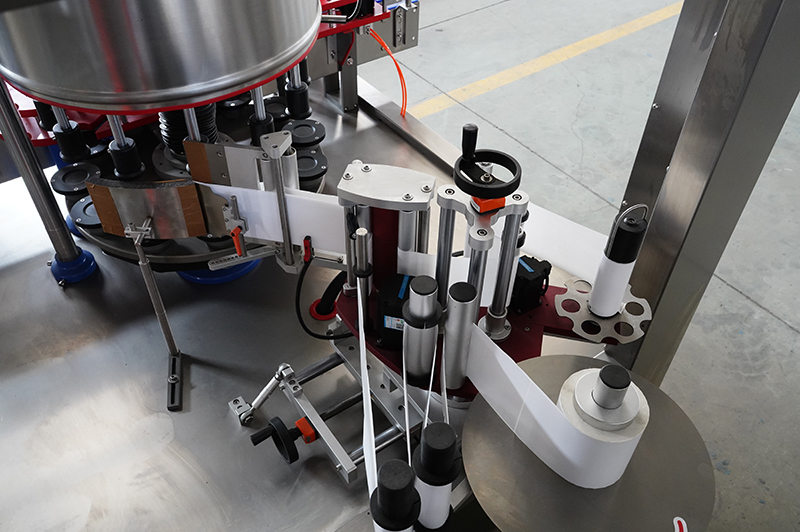 12头旋转式不干胶贴标机