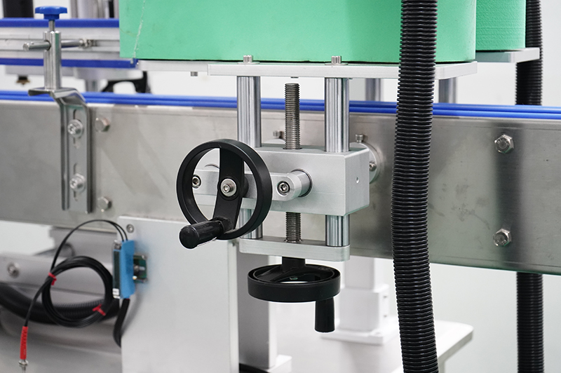 单面双轮辐贴标机