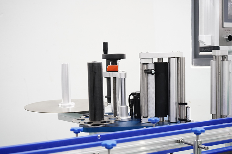 单面双轮辐贴标机